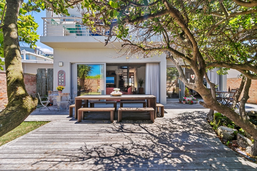4 Bedroom Property for Sale in Buffalo Bay Western Cape